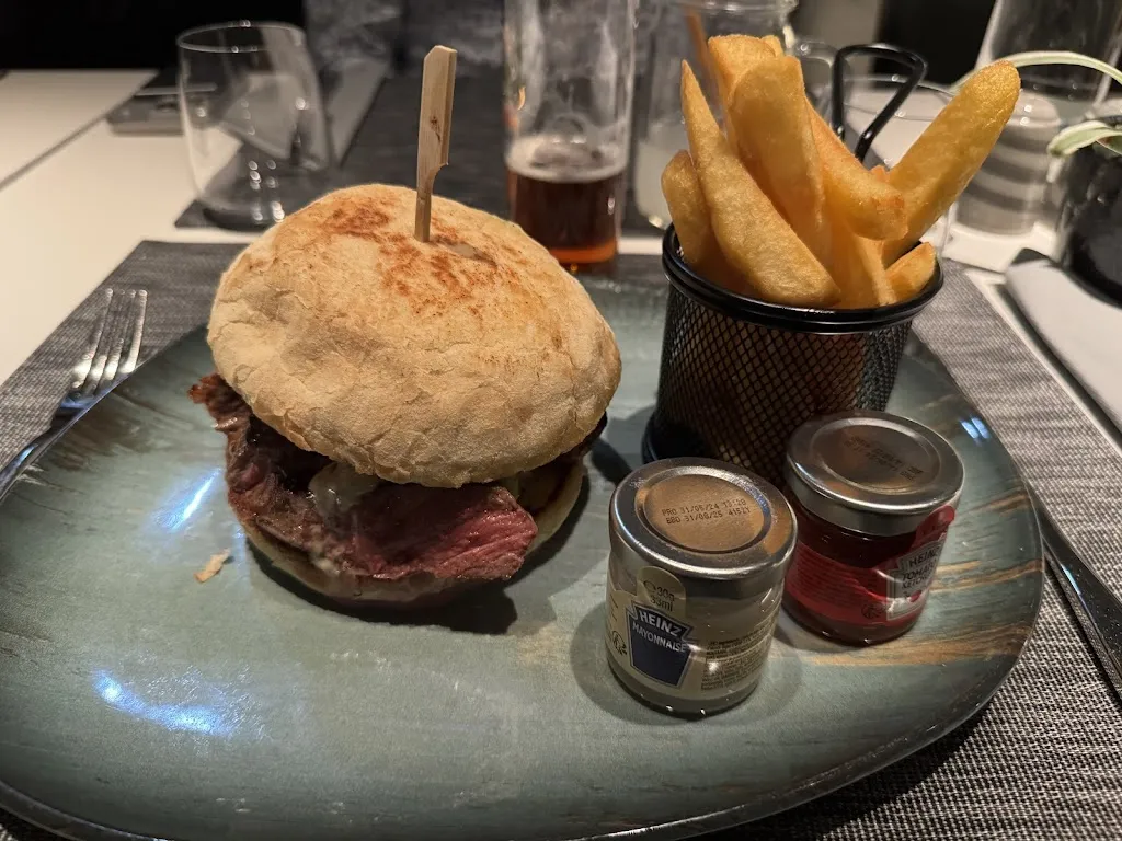 GOLD AND BROWN_Münster_slider_image_3