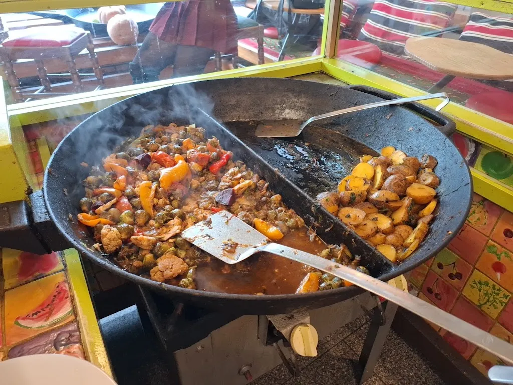 Mir Gahangir BahrainianPeperoni_Münster_slider_image_3