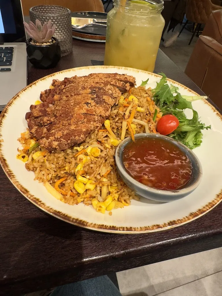 Israt Jahan_Lunar Fusion Kitchen & Bar_Nürtingen_review