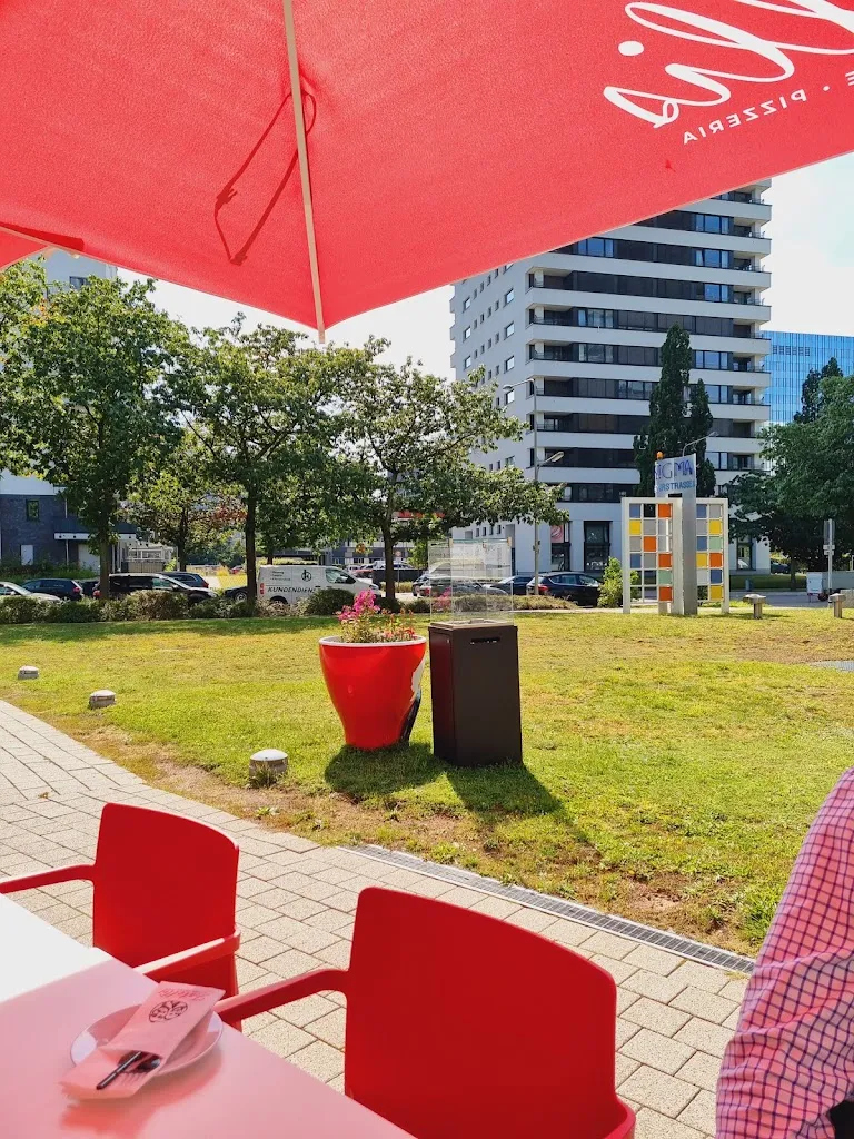 Fratellis Downtown restaurant in Main