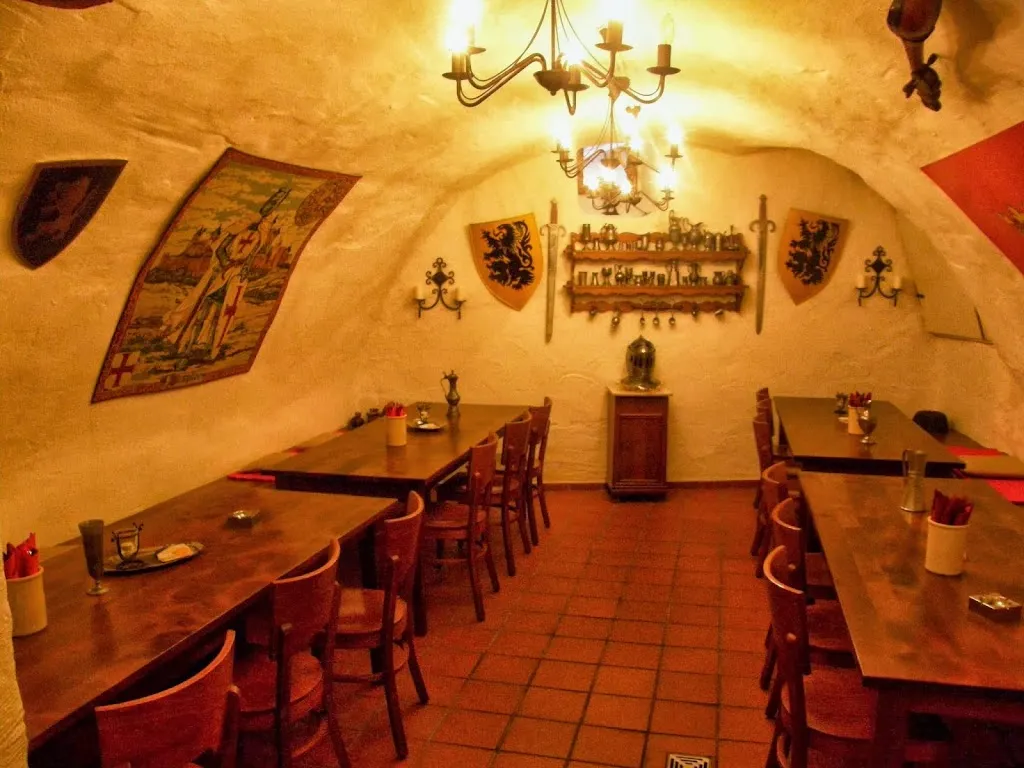 Wirtshaus ZUM HIRSCH ristorante a (Taunus)