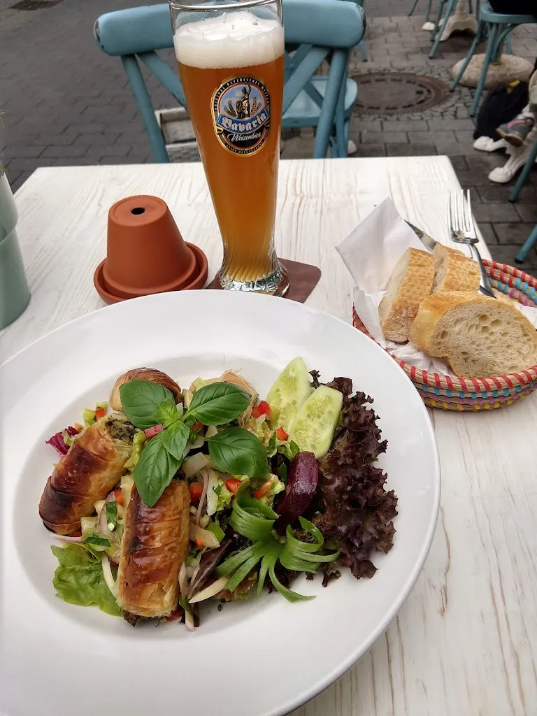 Jessica Phillips_Taverna Megaron / Offenbach am Main_Main_review
