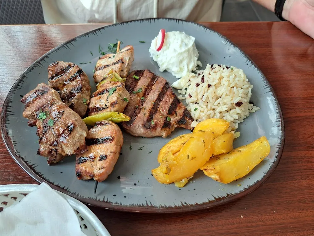 Poseidon Offenbach - Griechisches Restaurant_Main_slider_image_3