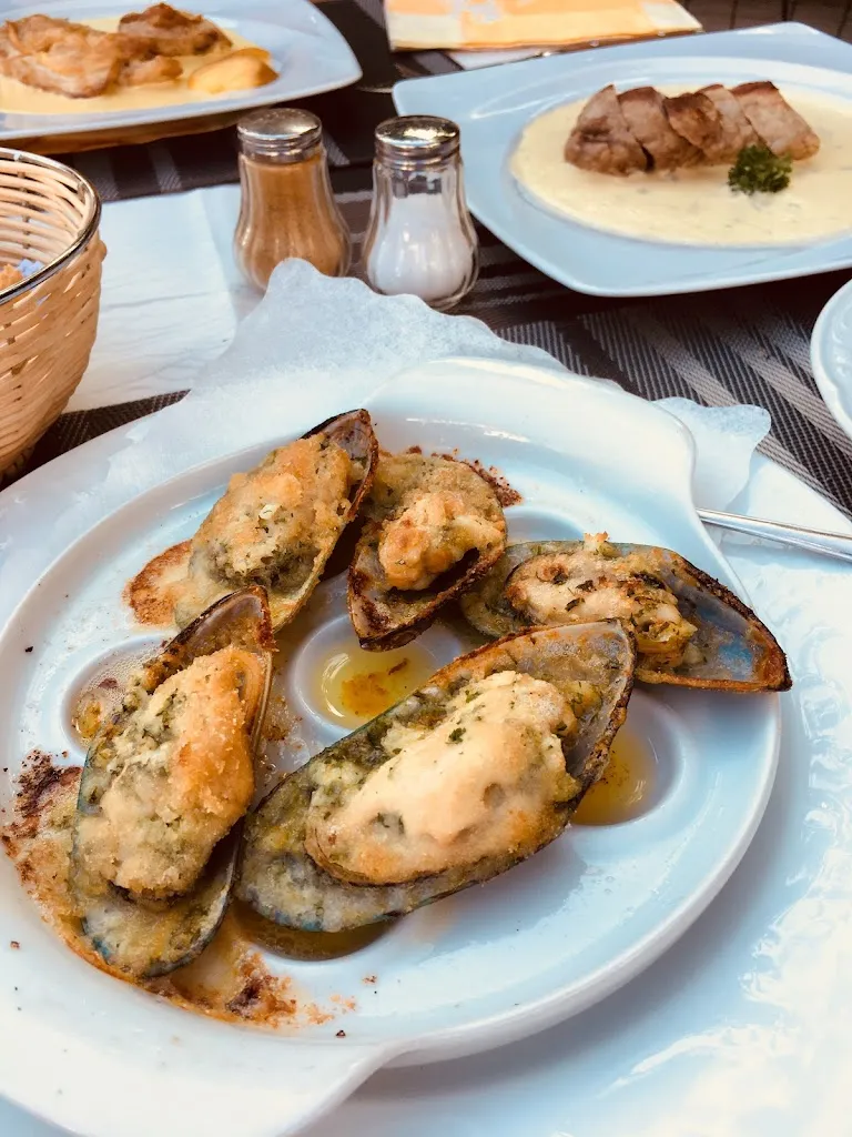 Silka Reich (Screeña)_Restaurant Zum Weinbrunnen - Guy Peube_Allensbach_avis