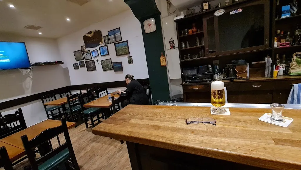 Taverna Leonidas restaurant in Main