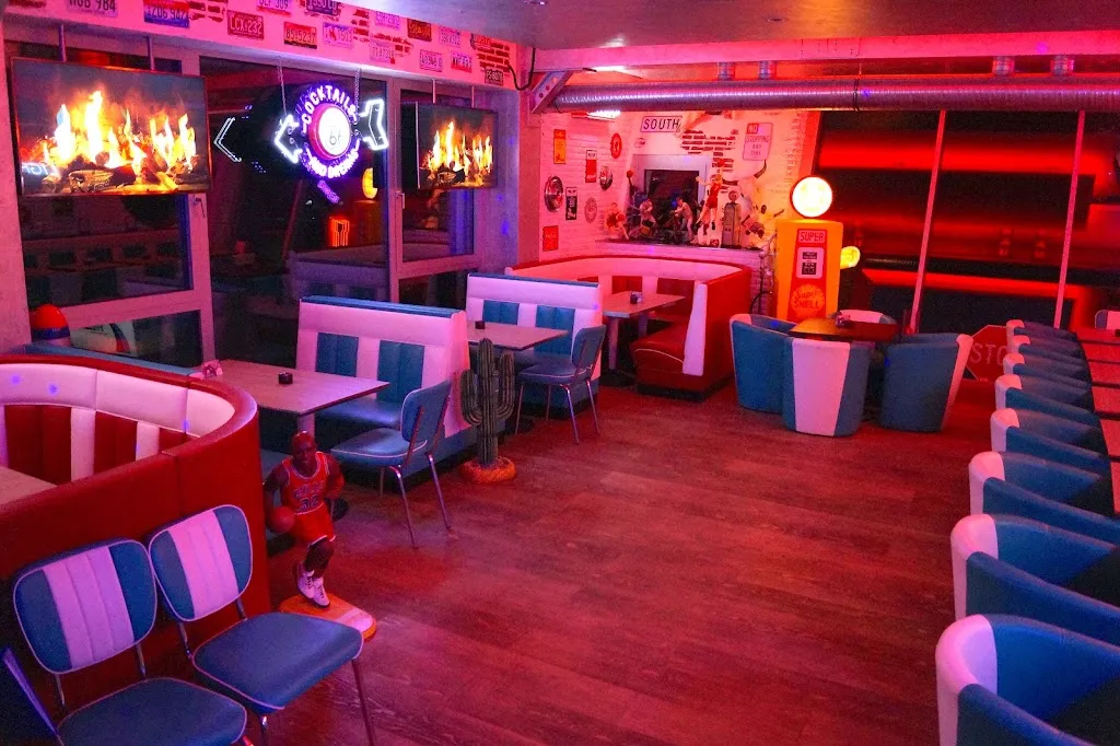 Freeway American Restaurant restaurant in Main