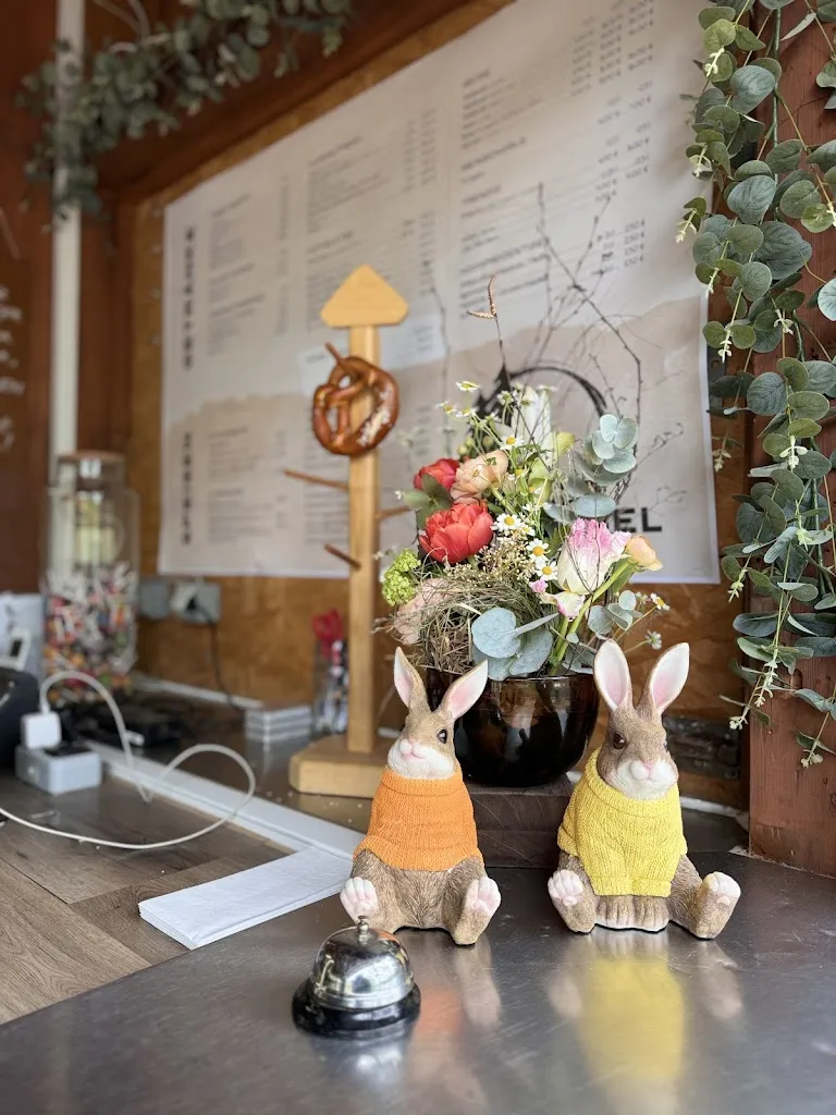 Jane Doe_Waldbembel Rüsselsheimer Biergarten_Main_review