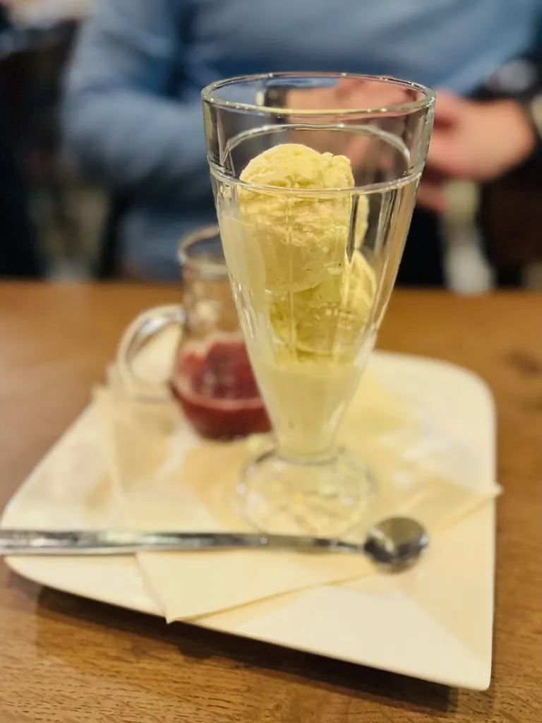 Coffee Girl_Restaurant Schlangenkeller_Schlangenbad_review