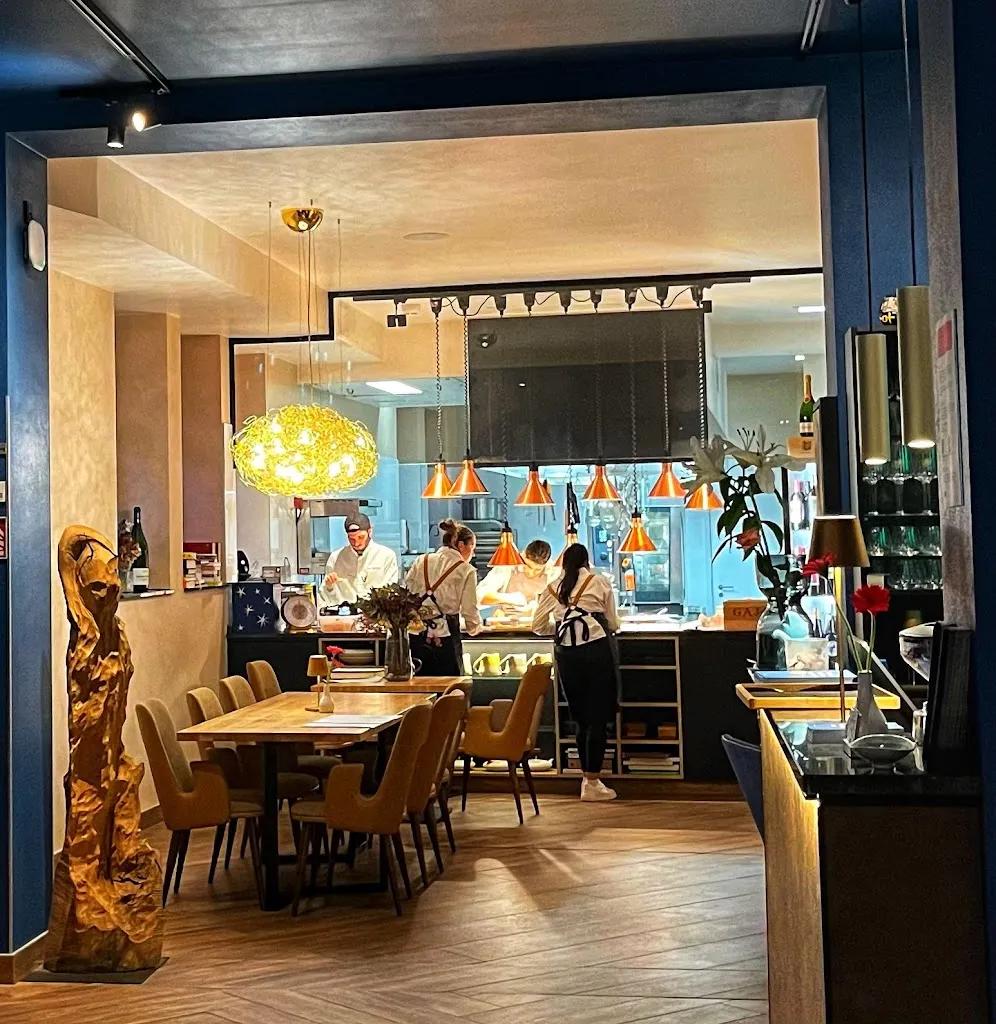 BEES Restaurant restaurant in Rhein