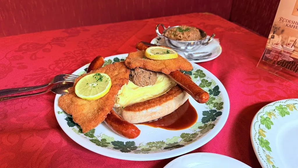 Yue_Wirtshaus Hannelore_Rhein_review