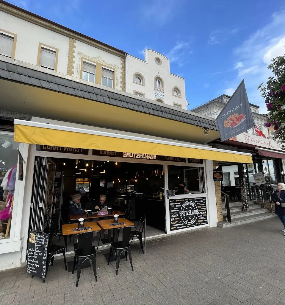 BRUTZELHAUS - Rüdesheim am Rhein - 𝐁𝐮𝐫𝐠𝐞𝐫 | 𝐖𝐮𝐫𝐬𝐭 | 𝐏𝐨𝐦𝐦𝐞𝐬 | 𝐒𝐚𝐥𝐚𝐭 restaurant in Rhein