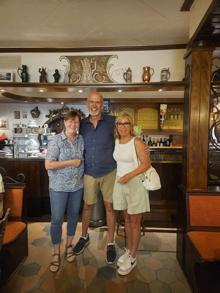 Matthew Reue_Gasthof Schuster_Rhein_review