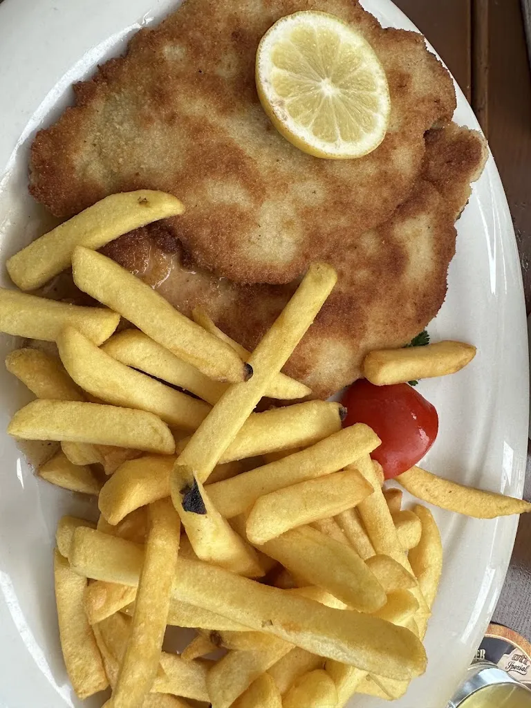 Greg Adamczyk_Hof Höfen - Familie Rommel GmbH & Co. KG_Allensbach_review