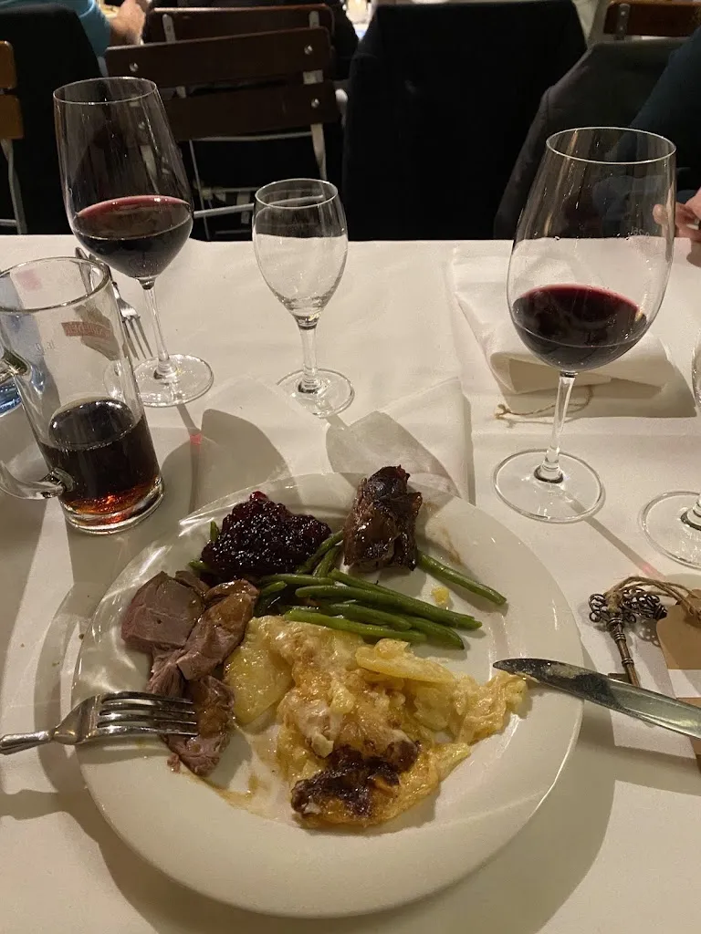 Ivan Pogo_Hof Höfen - Familie Rommel GmbH & Co. KG_Allensbach_review