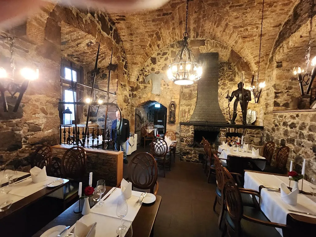 Sidney Smith_Burg Staufenberg_Staufenberg_recensione