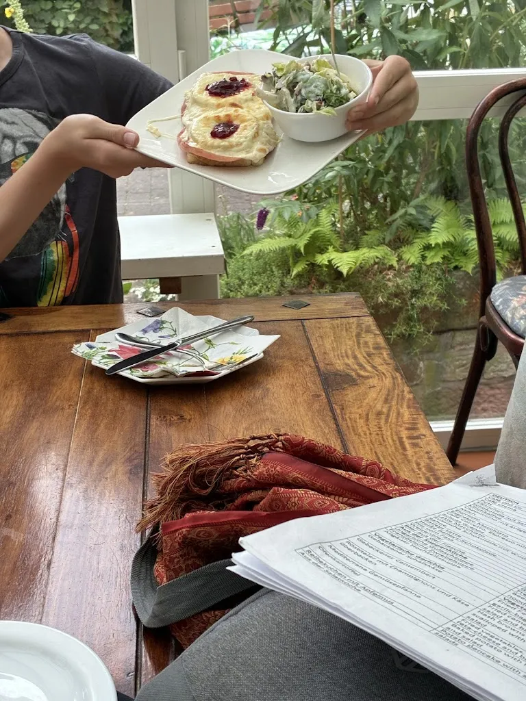 Steven Benjamin_Cafe Restaurant Rosengarten_Straße_Bewertung