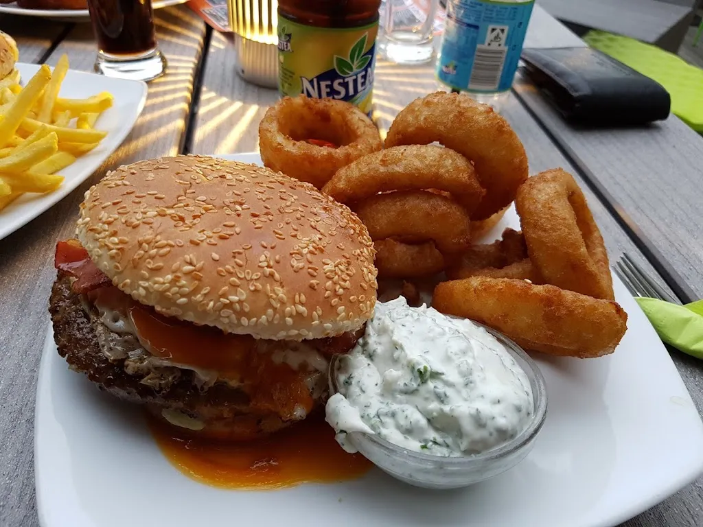 Autohof Schlüchtern Distelrasen / Cafe66_Schlüchtern_slider_image_3