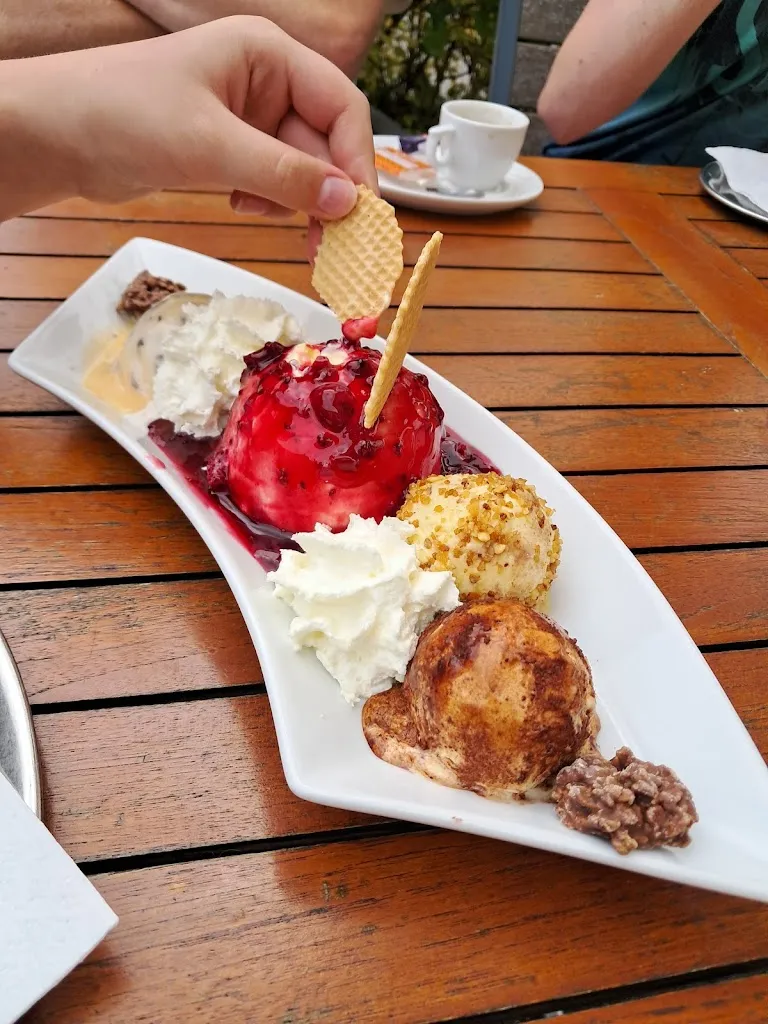 Anneke Blom_Restaurant- u. Partyservice Gastwirtschaft Sünnen_Steffeln_review