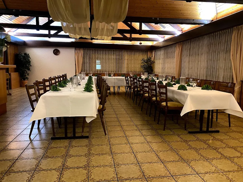 Gaststätte zum Eigenheim restaurant in Trebur