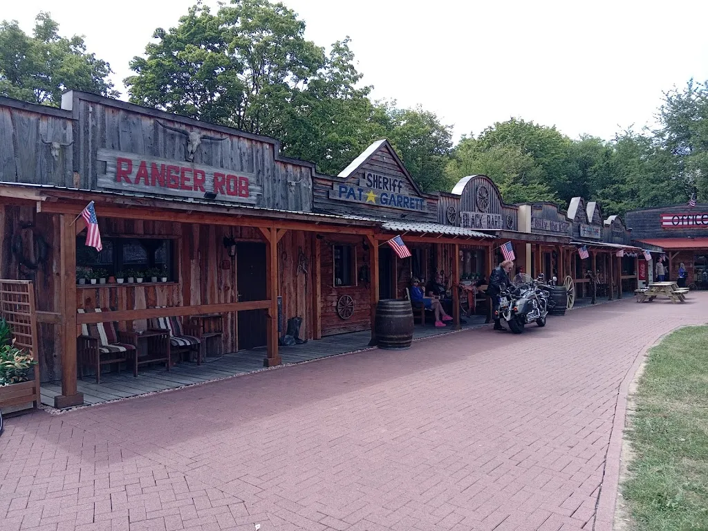 Chris West_Zündstoff Edersee - Restaurant - Bikertreff - Western-Motel_Edertal_reseña