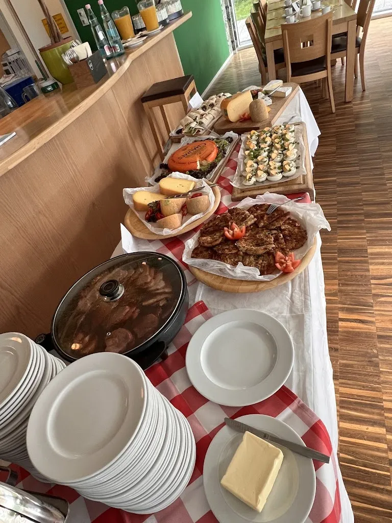 Daijana Dersch_Gastraum Im Nationalparkzentrum_Vöhl_review