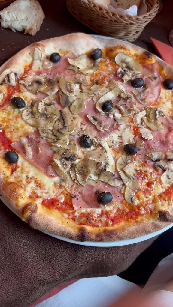 Restaurant-Pizzeria Gnadensee_Allensbach_slider_image_2