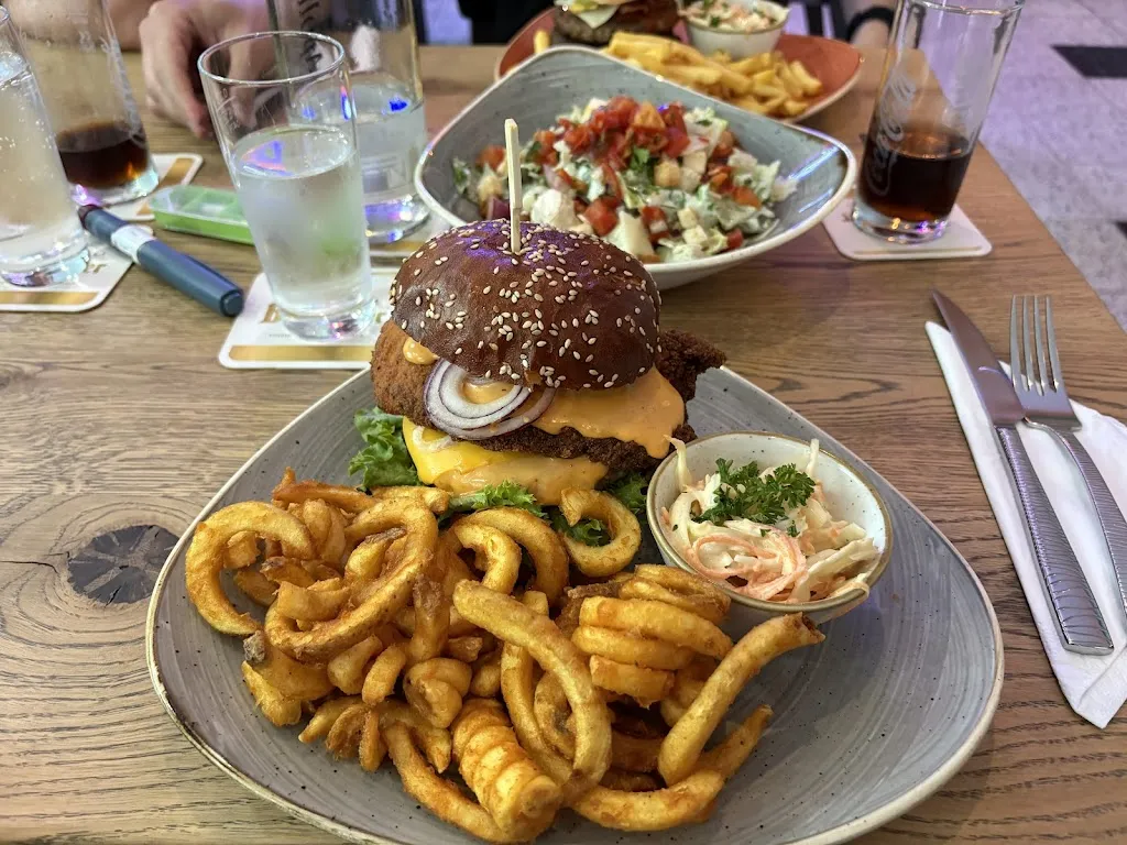 CHILLERS – Burger, Wings, Drinks & More_Viernheim_slider_image_3