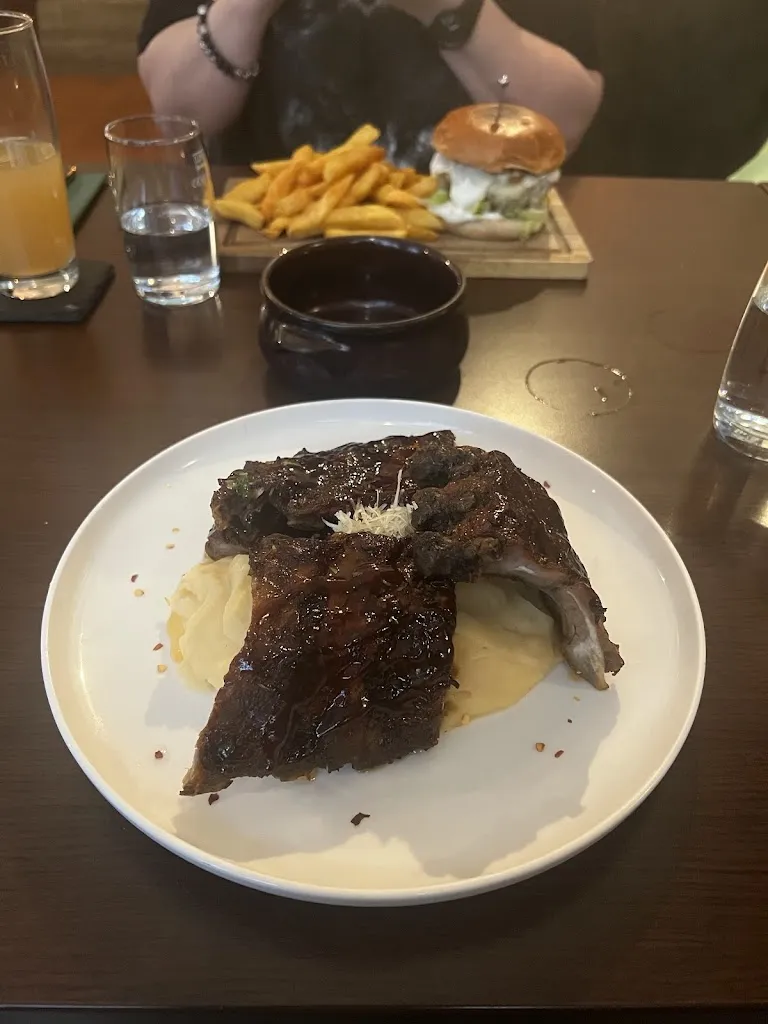 Mr Gengar_Der Clown_Hall_avis