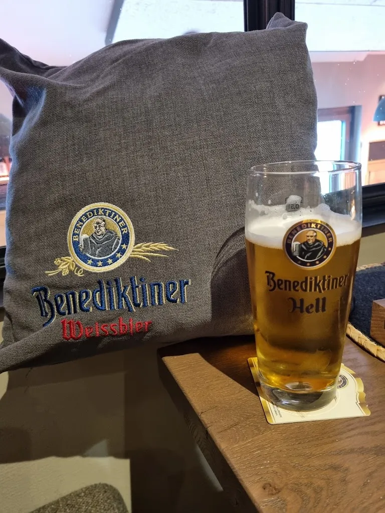 Benediktiner Wirtshaus Willingen_(Upland)_slider_image_2