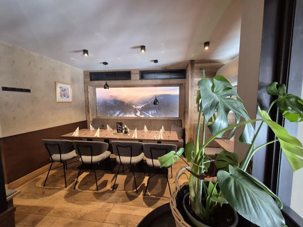 Benediktiner Wirtshaus Willingen_(Upland)_slider_image_3