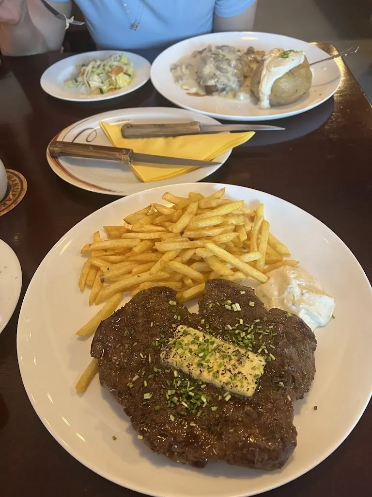 Wk Kan_Vina Steakhouse & Wok_Peine_review