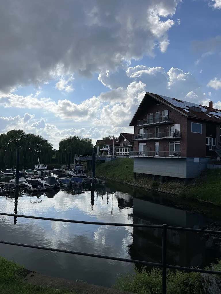 Murat Yucel_Hotel Restaurant Bootshaus_Achim_reseña