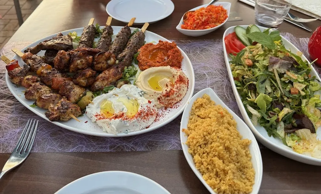 Michelle East_Hamdans_Achim_review