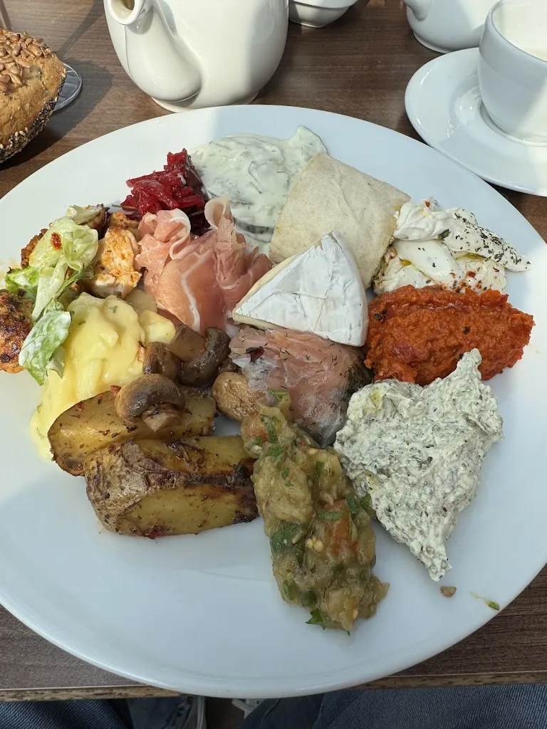 Oliver Matthes_Hamdans_Achim_review