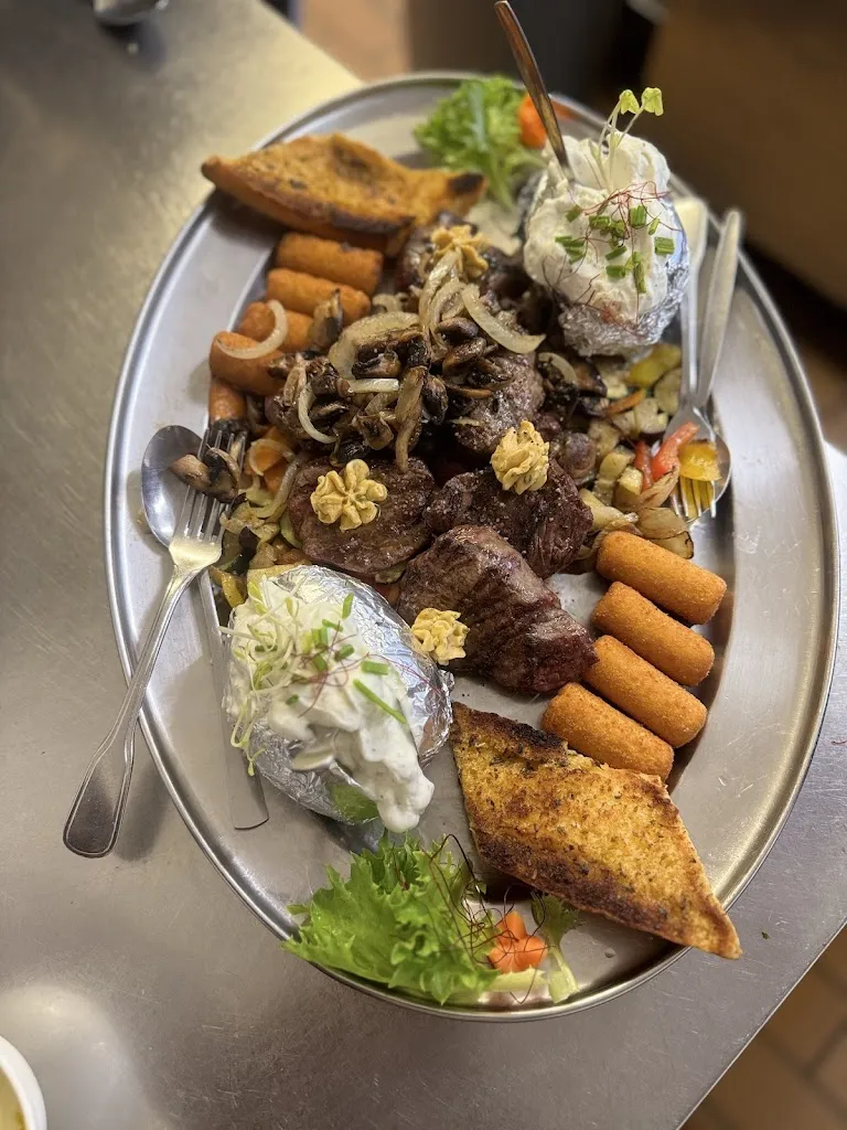 Ivo's Steakhaus_Achim_slider_image_2