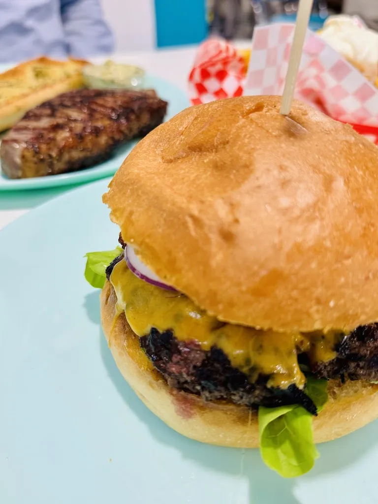 Sebastian Golz_V8 Diner & Steakhouse_Hillerse_review