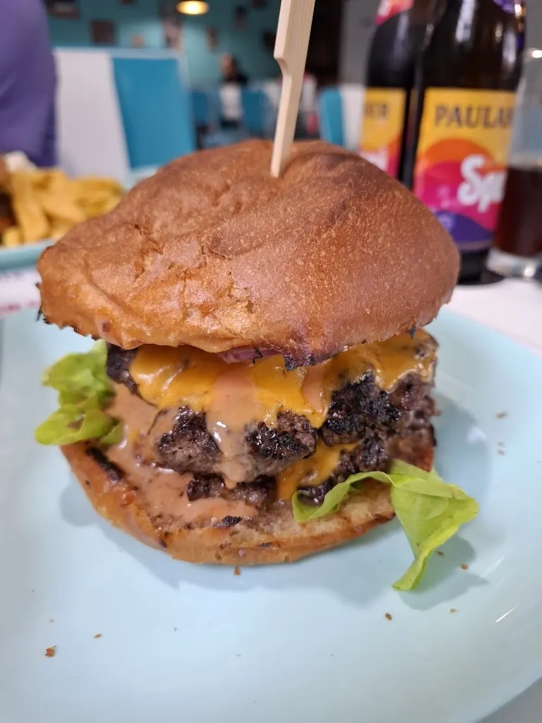 V8 Diner & Steakhouse_Hillerse_slider_image_2