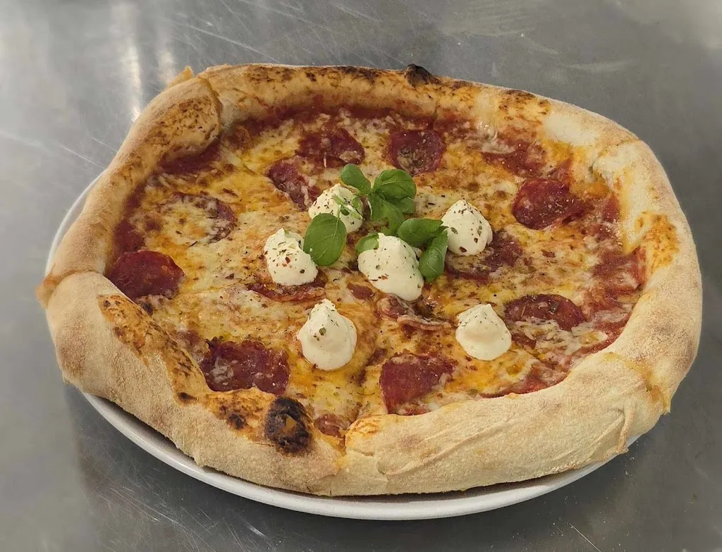 Basilico - Pizza & Restaurant_Schwülper_slider_image_3