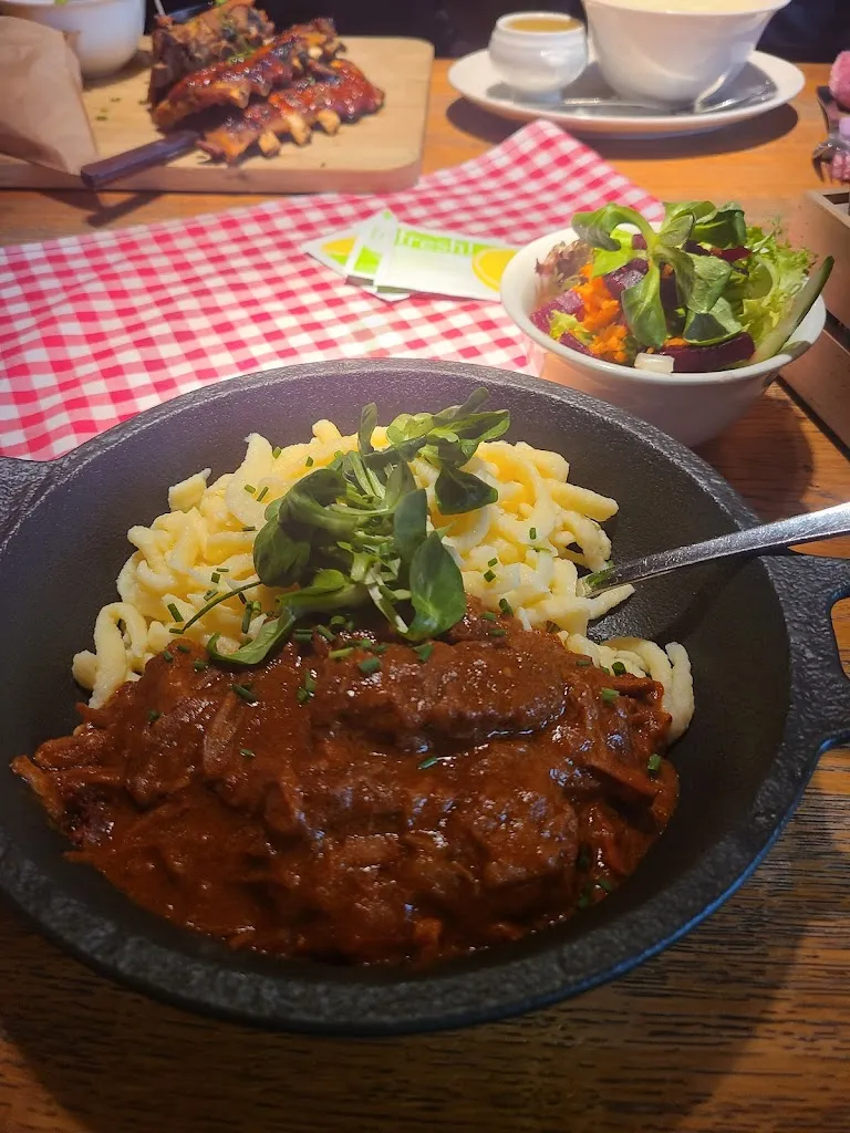 Juliana Golden_Bavaria Alm Garbsen_Garbsen_review