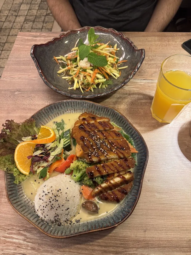 Sh Tji_Mama Luu_Lüneburg_review