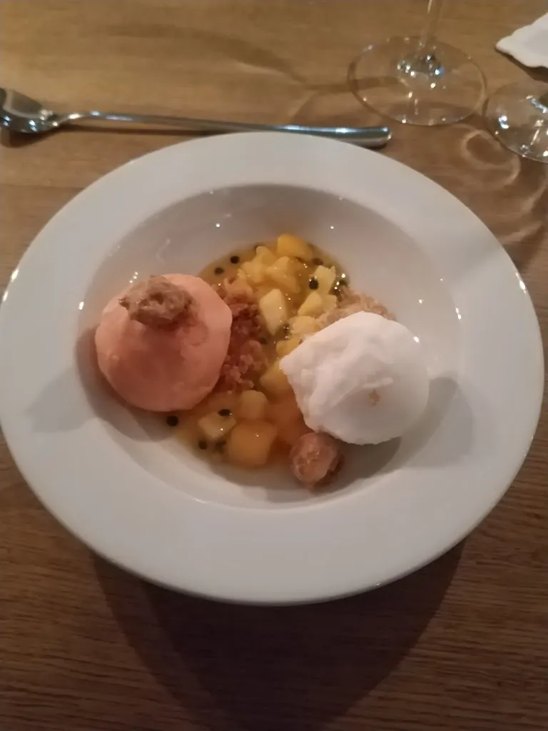 Omid Taheri_Hofgut Rosenau_Tübingen_recensione