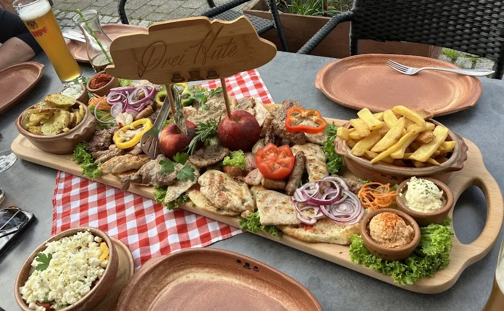 Marko G._Drei Hüte - Tri Šešira_Uhingen_avis