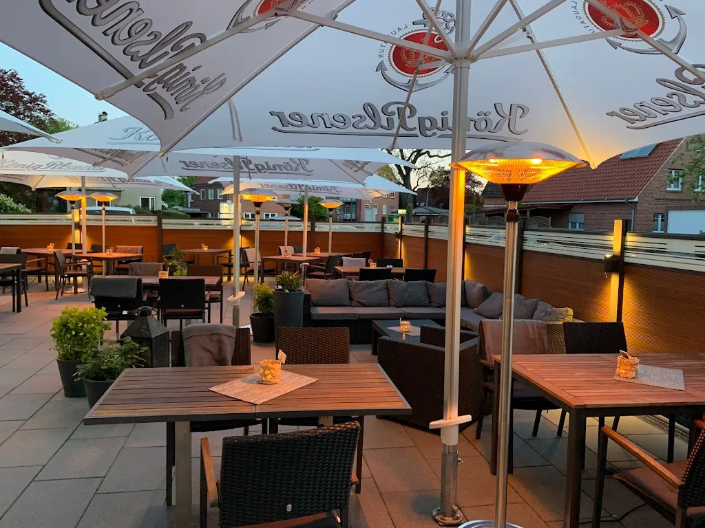 tom Brook_Aurich_slider_image_1