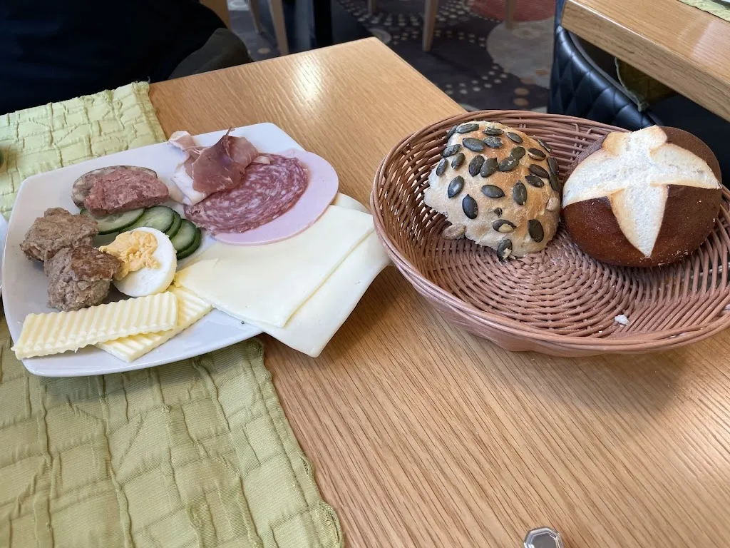 Jeanine McSweeney_Hotel Storck_Laer_avis