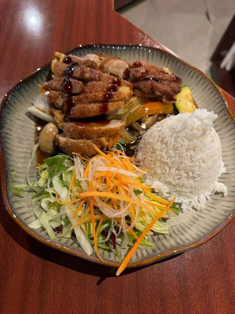 Mama CC&DE vietnamesisches Restaurant & Sushi_Barßel_slider_image_3