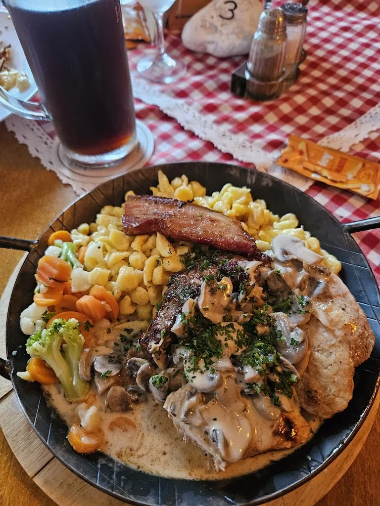 Meindl Alm Wirtshaus & Biergarten_Bergen_slider_image_2