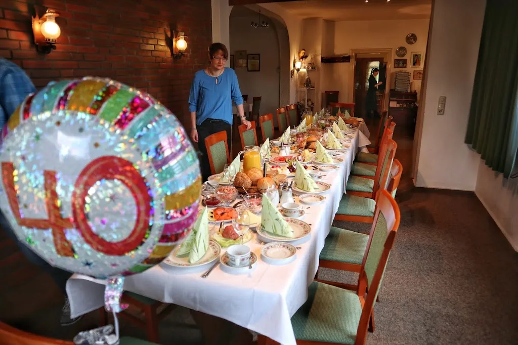 Plates Gasthof - Ferienwohnung - Familienfeiern - Hochzeiten - Kegelbahn restaurant in Beverstedt