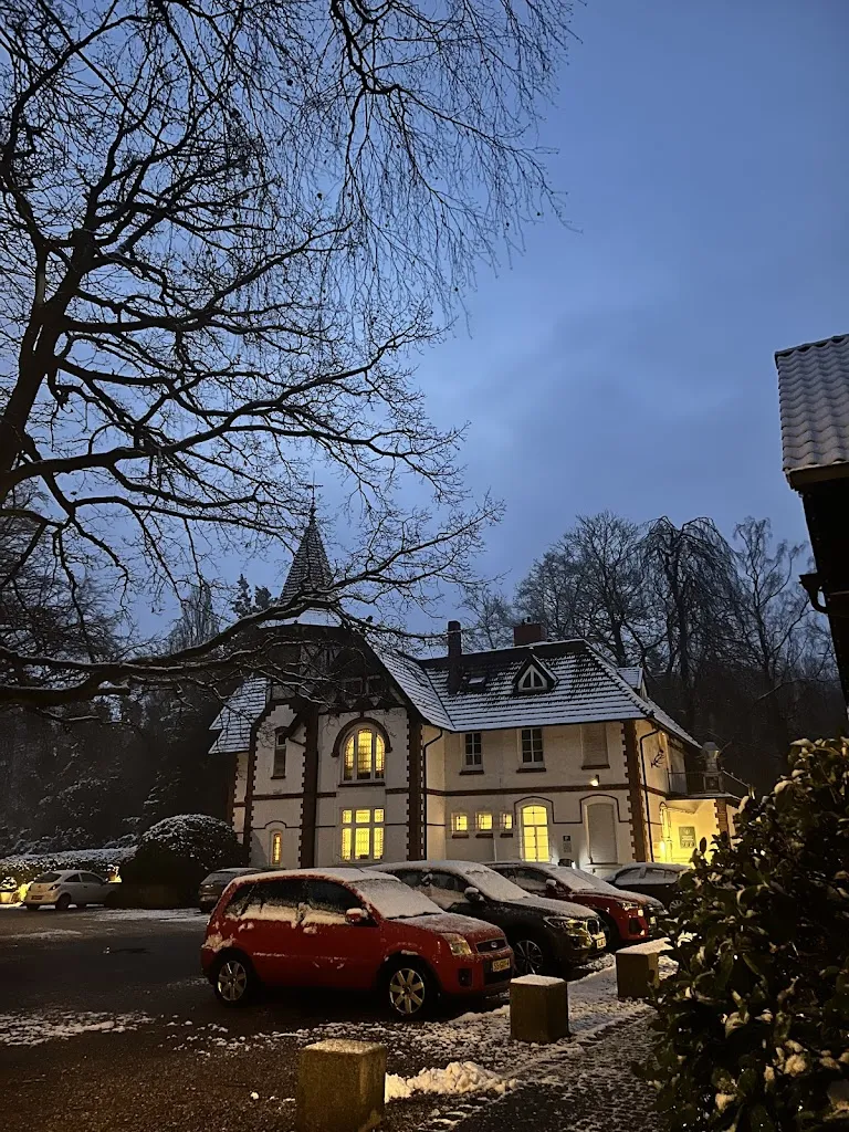 Lizzy Hackmann_Jagdhaus Waldfrieden - Siegmund Baierle_Bilsen_review