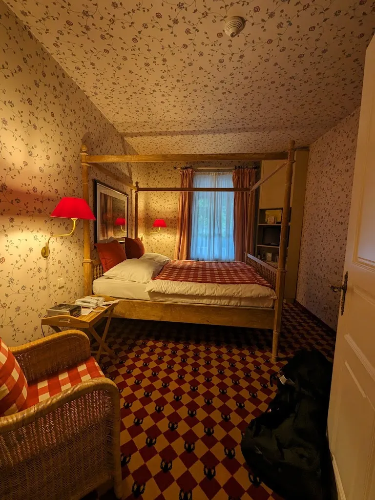 Tristan Mol_Jagdhaus Waldfrieden - Siegmund Baierle_Bilsen_review