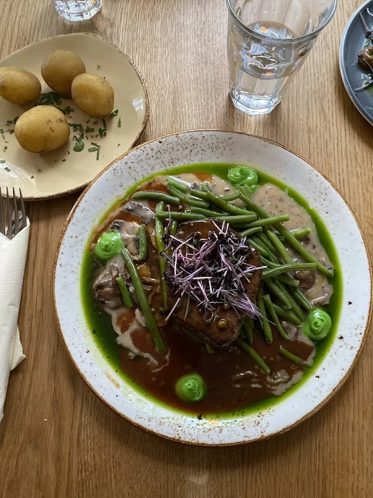 Lara Consigliere_Pingvinen_Norway_review